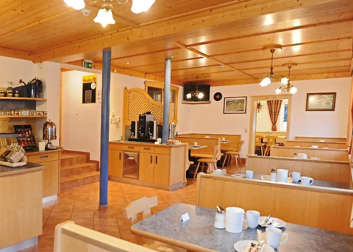 住宿加早餐酒店 Gaestehaus Standardhaus 萨尔巴赫