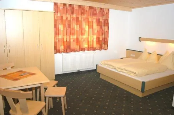 Gaestehaus Standardhaus 住宿加早餐酒店