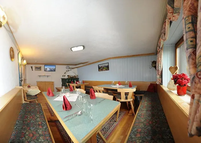 Gaestehaus Standardhaus 住宿加早餐酒店 萨尔巴赫